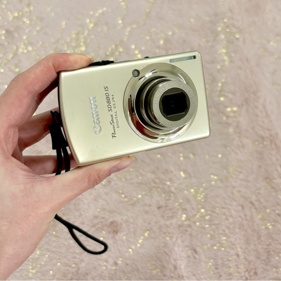 Canon Powershot SD880 IS Digital Elph camera bundle - Picture 3 of 8